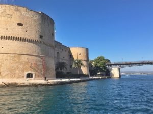 Taranto 45 min. vanaf B&B Villa Lavanda Kasteel en stuk brug Taranto