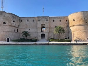 Het kasteel in Taranto, je komt er langs met de excursie Dolfijnen spotten