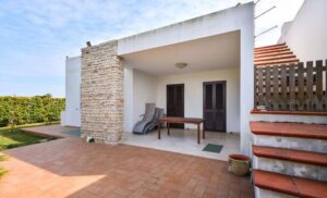 Moderne villa aan zee te koop Puglia