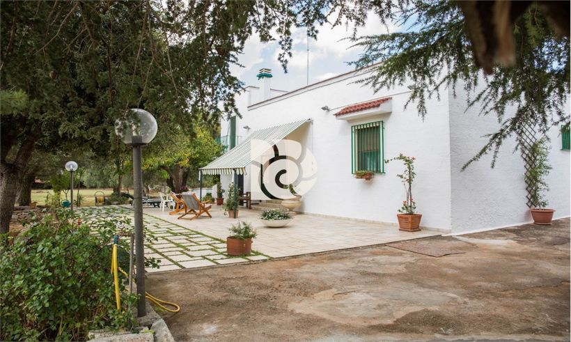 VILLA MET ZWEMBAD SCEGLIE MESSAPICA