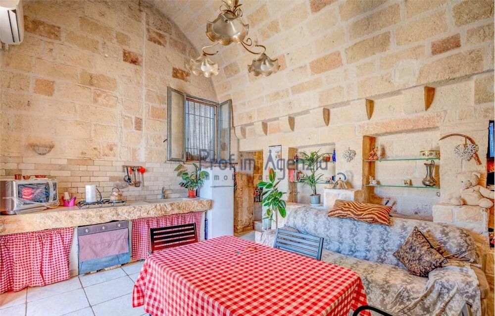 Te koop Ceglie Messapica groepje trulli met 4 slaapkamers Stenen aanrecht