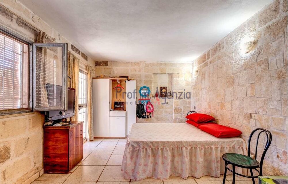 Te koop Ceglie Messapica groepje trulli met 4 slaapkamers. Andere slaapkamer