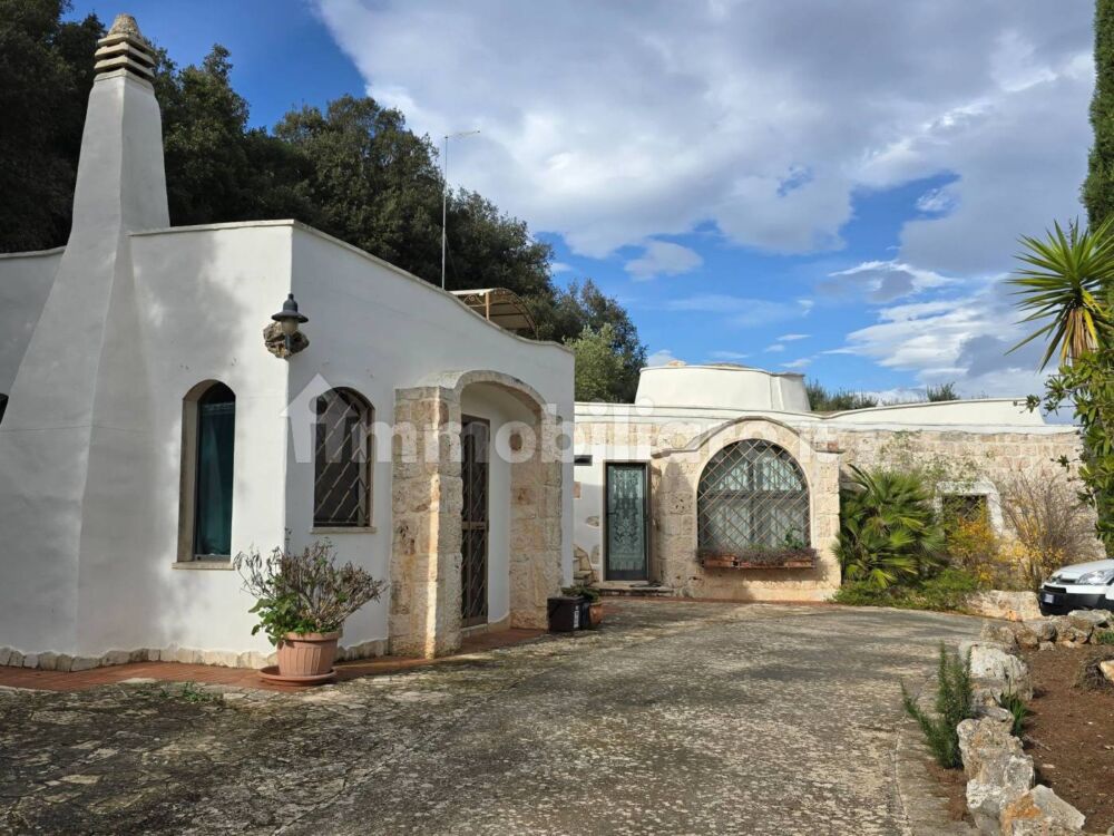 Te koop trulli en Lamie Ostuni, Puglia NL begeleiding bijzonder