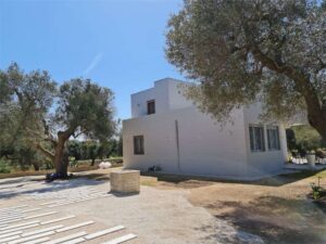 Fraaie witte villa te koop in Puglia met zwembad met 3 slaapkamers in San Vito