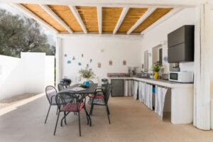 Schitterende villa te koop in Puglia, deels steen, met zwembad en complete buitenkeuken