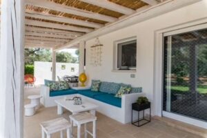Schitterende villa te koop in Puglia, deels steen, met zwembad en buitenveranda