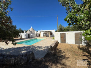 Groep trulli met zwembad te koop in Puglia met NL begeleiding ook bijgebouwen