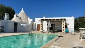 Groep trulli met zwembad te koop in Puglia een fraai geheel