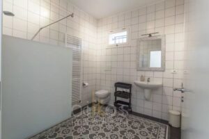 Mooie klassieke badkamer bij villa te koop in Puglia
