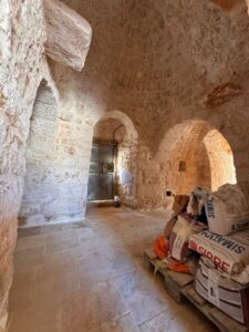 In Ceglie Messapica in Puglia te koop een stenen trullo net gerenoveerd