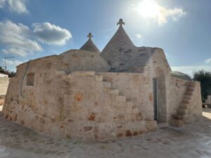 In Ceglie Messapica in Puglia te koop een stenen trullo