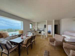 Te koop villa met Panoramisch uitzicht en Zwembad de woonkeuken
