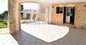 Te koop in Salento (Puglia) een villa met Pajara trullo en Nl begeleiding