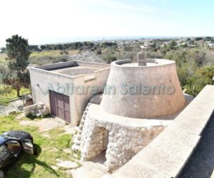 Te koop in Salento (Puglia) een villa met Pajara trullo en bijgebouw