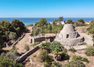 Te koop in Puglia een pajarone bij Patù met uitzicht op zee