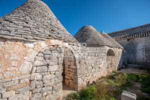 Een schitterende stenen boerderij te koop in Puglia. Te restaureren