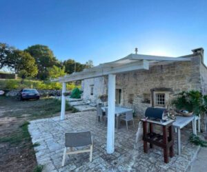 Groep stenen trulli te koop Puglia met NL begeleiding