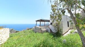 Te koop stenen villa met zeezicht in Puglia komt niet vaak voorbij zoiets unieks