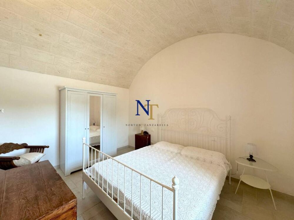 In Puglia te koop trullo en lamia in steen met 2e slaapkamer