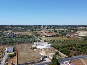 Luchtfoto van trulli boerderij te koop in Puglia