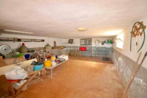 Trulli en lamia te koop in Puglia met veel opslag en werkruimte