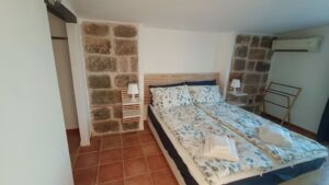 te koop in Puglia een prachtige stenen villa één van de slaapkamers