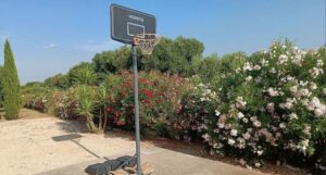 te koop in Puglia een prachtige stenen villa met een schitterende tuin