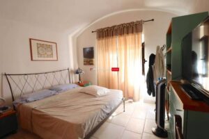 de grote slaapkamer van trulli en lamia te koop in Puglia