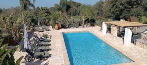 te koop in Puglia een prachtige stenen villa het zwembad