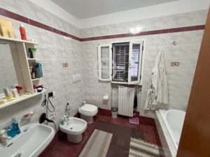 De badkamer van villa met zwembad te koop in Puglia , 3 slaapkamers en 2 badkamers