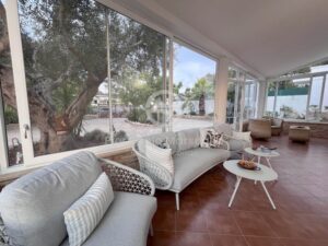 2e woonkamer in serre bij villa te koop Ostuni