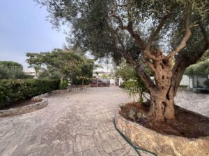 Ostuni te koop villa met zwembad, 3 slaapkamers en 2 badkamers