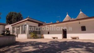 In Puglia te koop villa met zwembad buitenkant