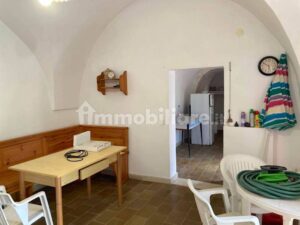 gewelfde plafonds in villa te koop in Puglia met trullo