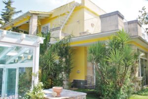In de provincie Bari een bijzondere villa te koop met zwembad en NL begeleiding.