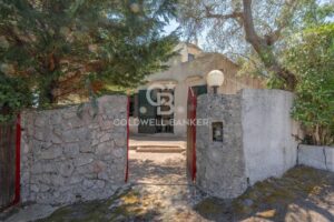 Ingang naar villa te koop in Puglia bij de Adriatische kust