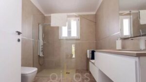 Slaapkamer van magnifieke villa met zwembad te koop in Puglia. NL begeleiding