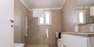 Slaapkamer van magnifieke villa met zwembad te koop in Puglia. NL begeleiding