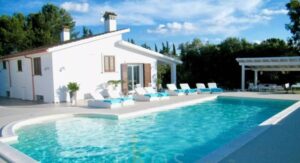 Te koop in Puglia magnifieke villa met groot zwembad. NL begeleiding