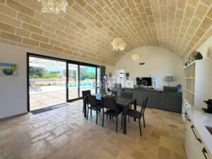 De eethoek Schitterende villa met zwembad te koop in Puglia dichtbij de Adriatische kust