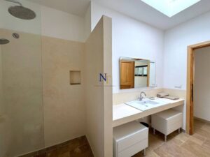De badkamer van Schitterende villa met zwembad te koop in Puglia dichtbij de Adriatische kust