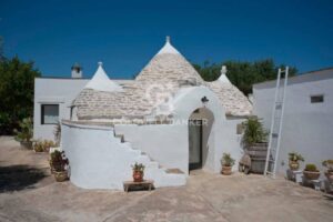 Trullo te koop in Puglia met lamia, 3 slaapkamers en 2 badkamers