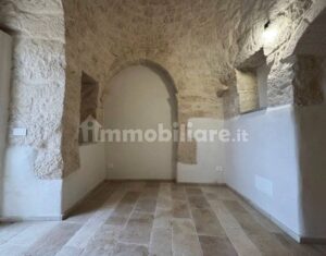 Te koop Puglia een trulli complex van binnen