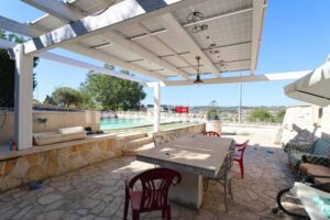 Huis te koop in Puglia, trulli en lamia met zwembad en schitterend uitzicht