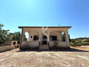Voorkant villa in Puglia te koop voor 85 mille