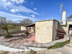 Trullo met wijds uitzicht te koop