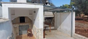 Buitenoven en afdak huis te koop in Puglia