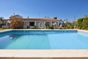 Zwembad bij deze villa te koop in Corigliano d'Otranto