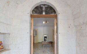 ingang villa te koop in Cisternino. Itrie Vallei Puglia