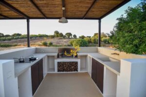 Huis met complete buitenkeuken te koop in Puglia